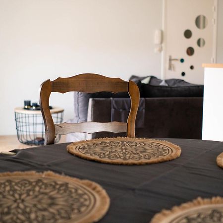 Simplicite Et Calme En Appartement A Иссуар Экстерьер фото