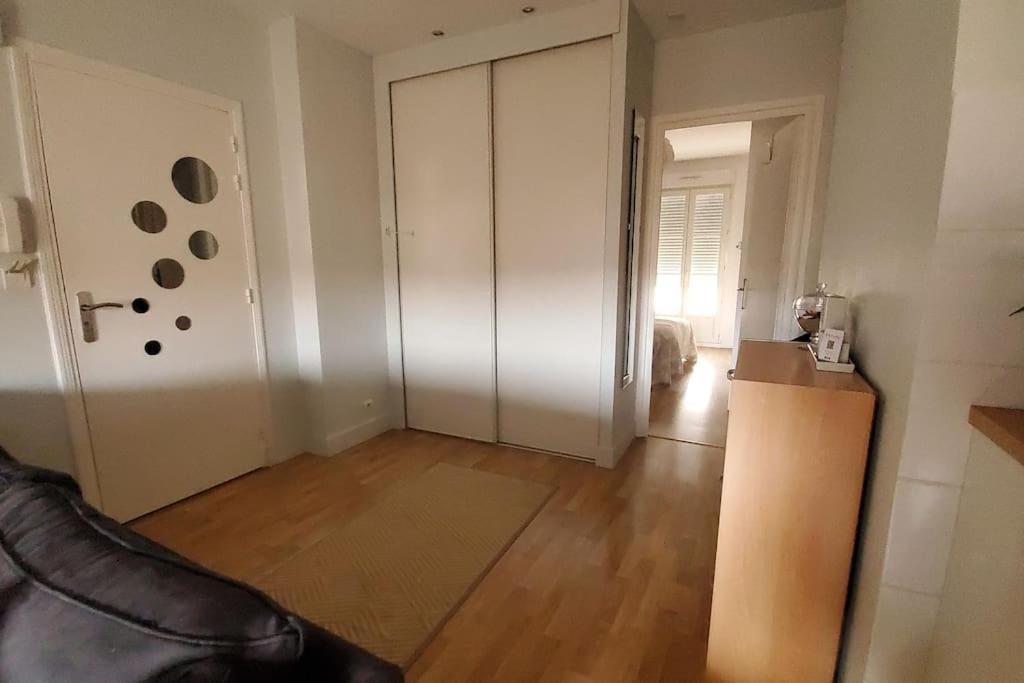 Simplicite Et Calme En Appartement A Иссуар Экстерьер фото
